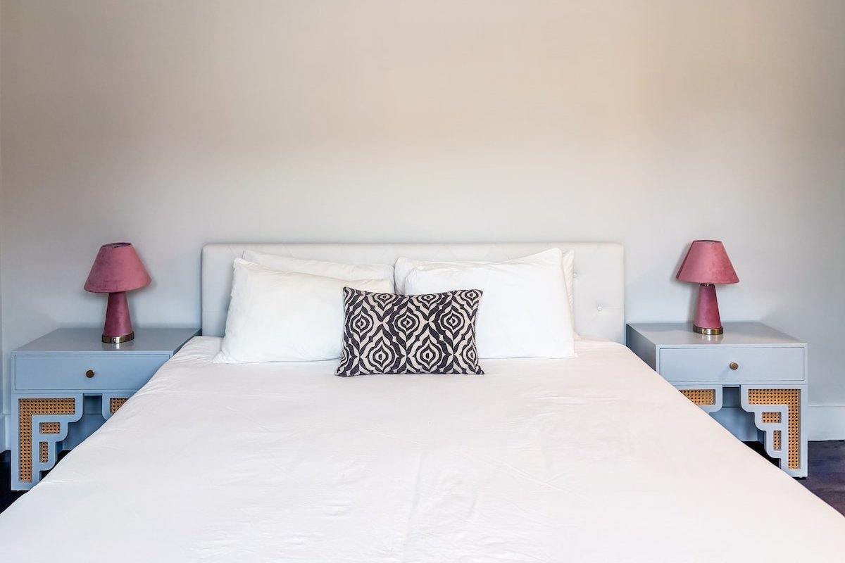 (DR79) Spacious Home, Near City, w/d Roof Deck! gallery image 5