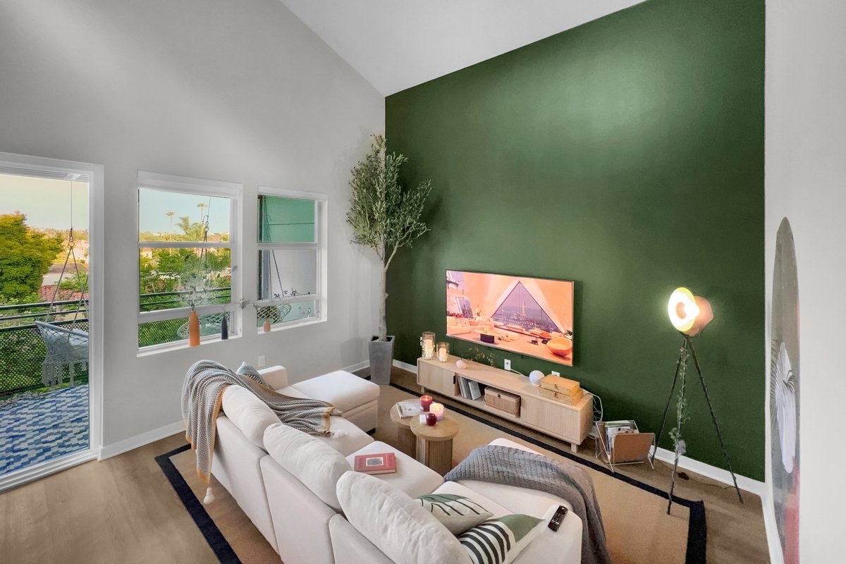 Central Mid-Wilshire | Elegant Family Townhome