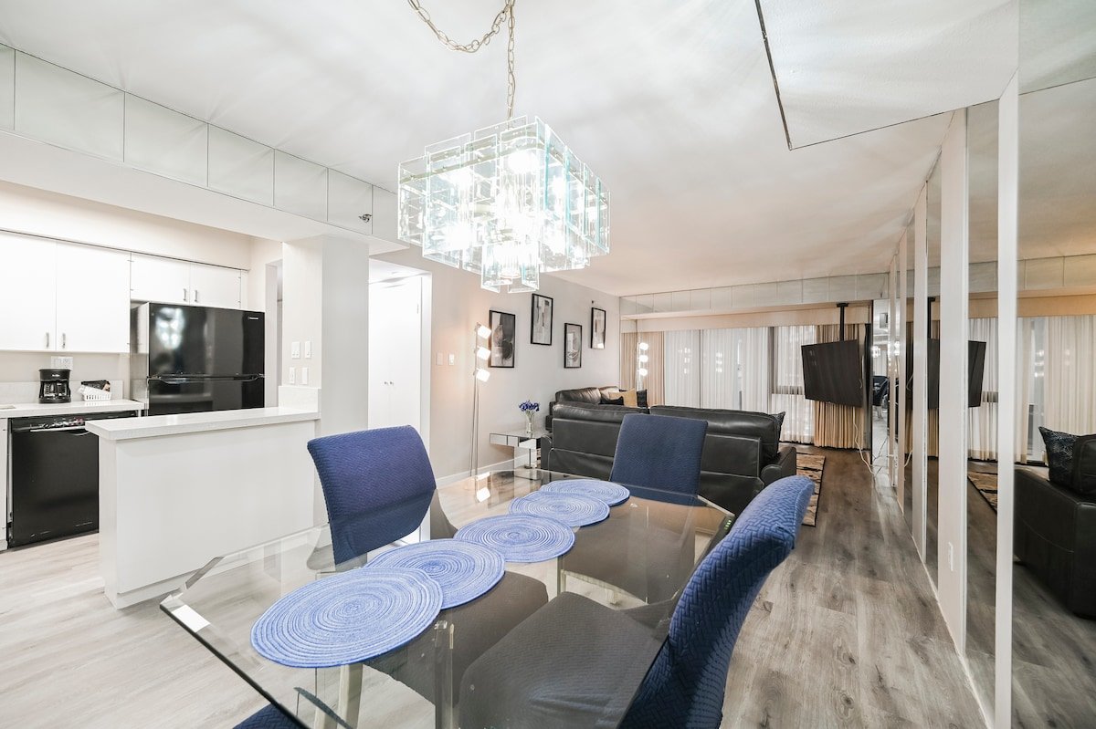 N78 2BD/2BA Center Strip |Great Views | Sleeps 12 gallery image 2