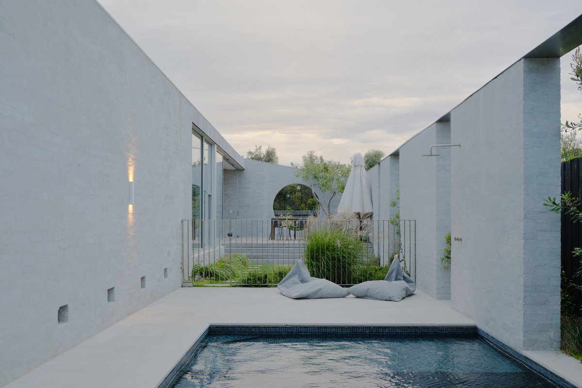 Topaz Beach House – Luxe Coastal Living with Pool