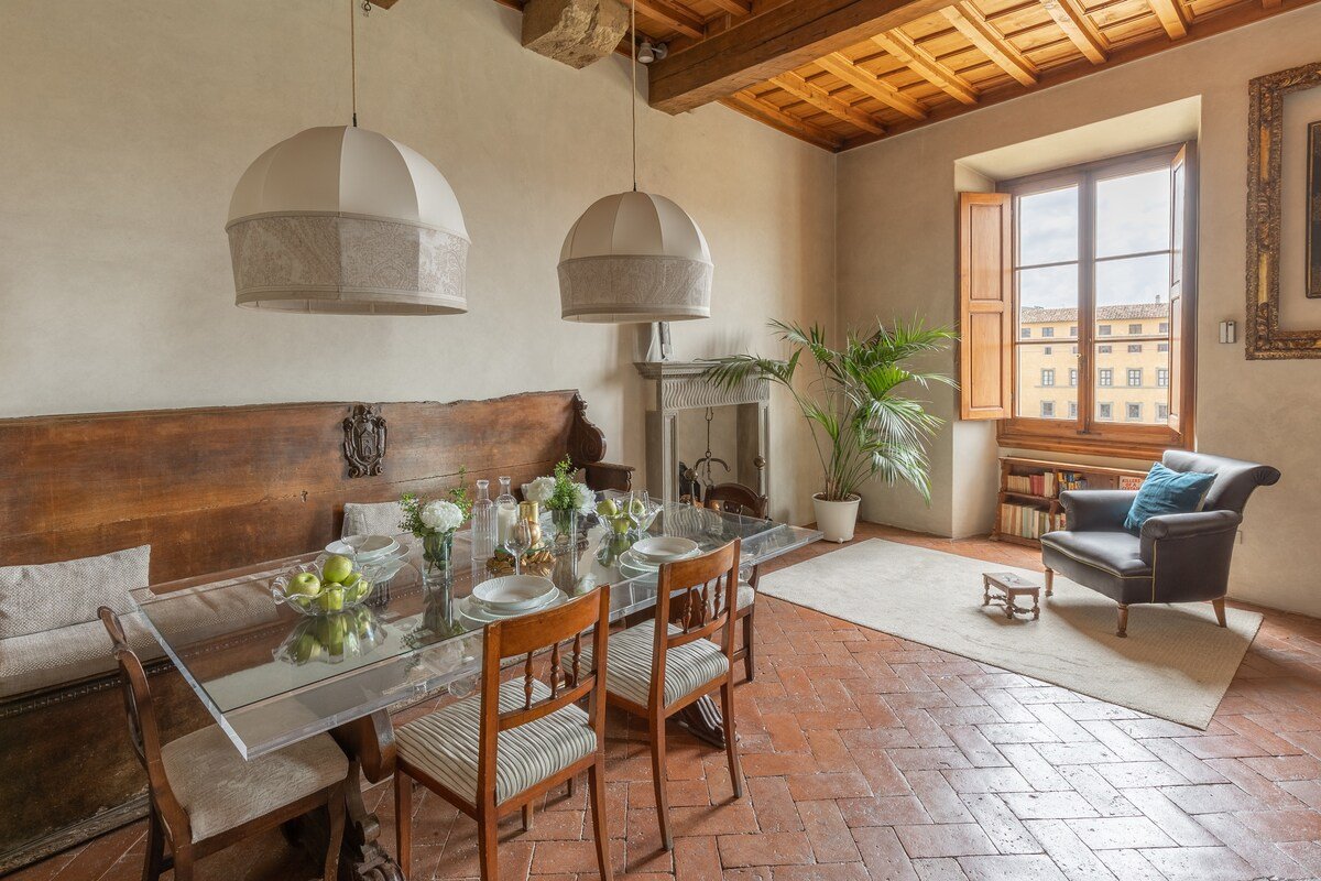 Old Bridge unique large artful apartment/lift gallery image 3