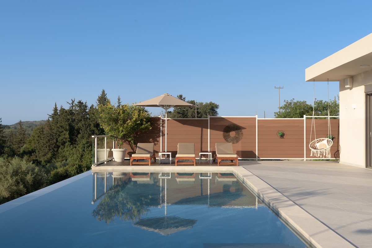 Reflection Villa, Heated Pool & Absolute Seclusion gallery image 4