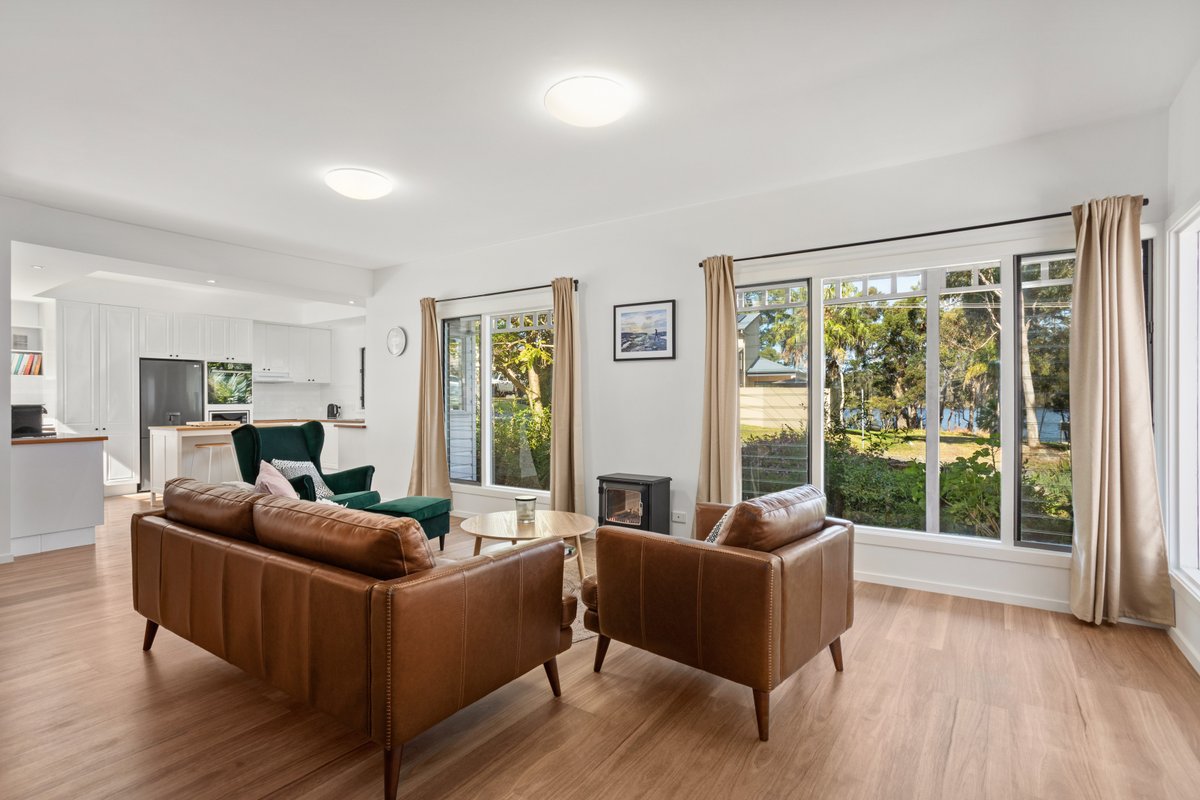 Pelican – Lake Views – Pet Friendly