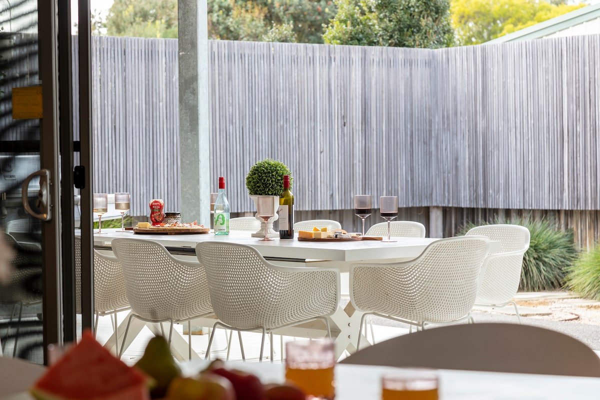 The Point Luxury Beachside Entertainer Heated Pool gallery image 4