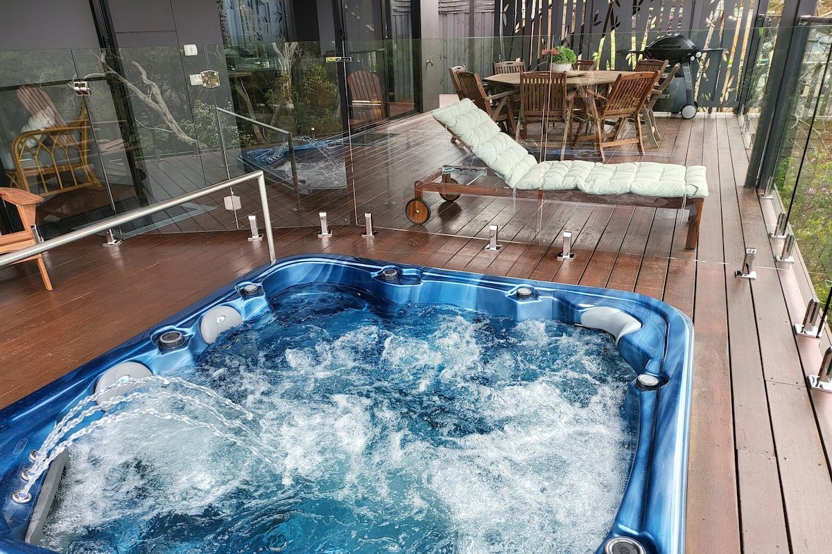 Alogara House, Modern, 6 bedrooms, hot tub & views gallery image 3