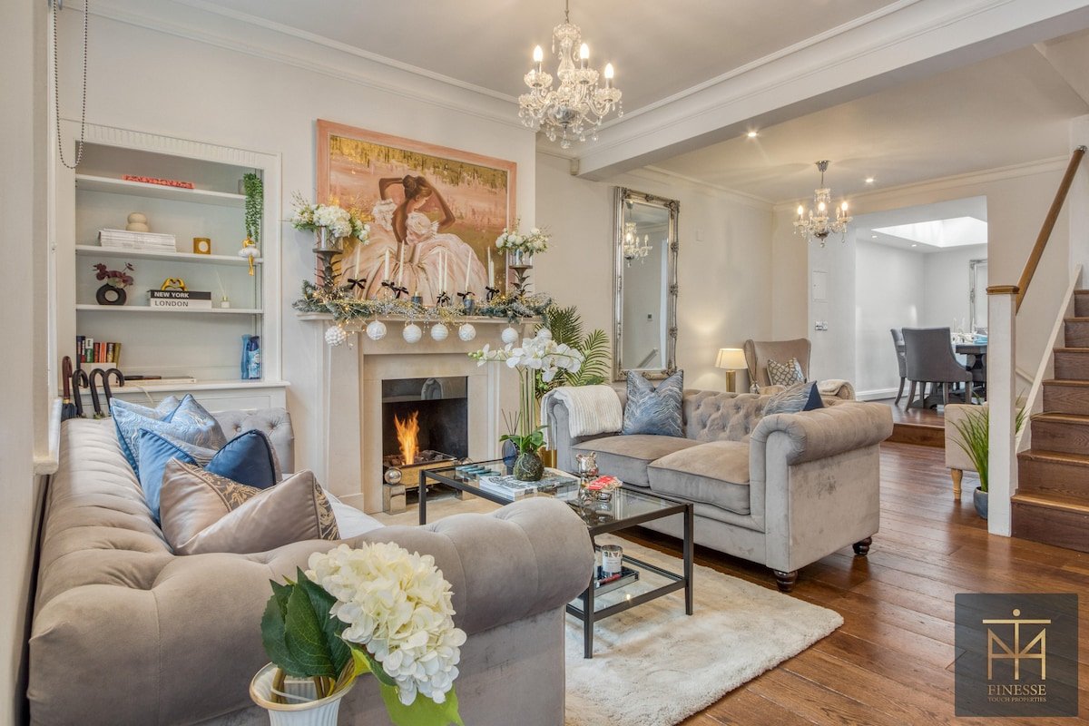 Elegant Knightsbridge Townhouse | 3BD 3BA | Patio gallery image 5