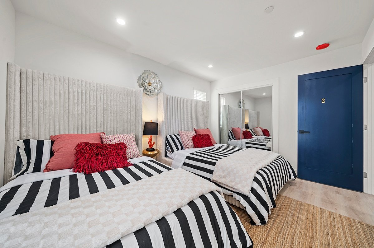 Spacious 5 Bedrooms house in Hollywood/Sleeps 16 gallery image 3