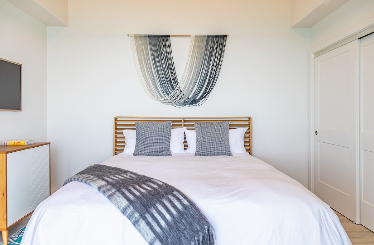 Mele Kai Kona – Luxe Oceanfront Property with Pool gallery image 3