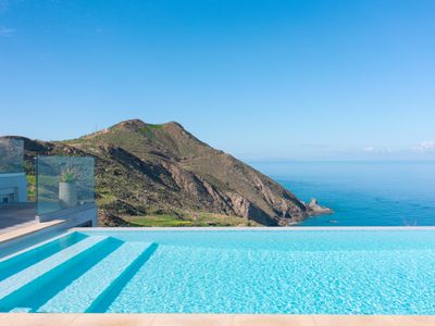 Three bedroom villa with an infinity swimming pool