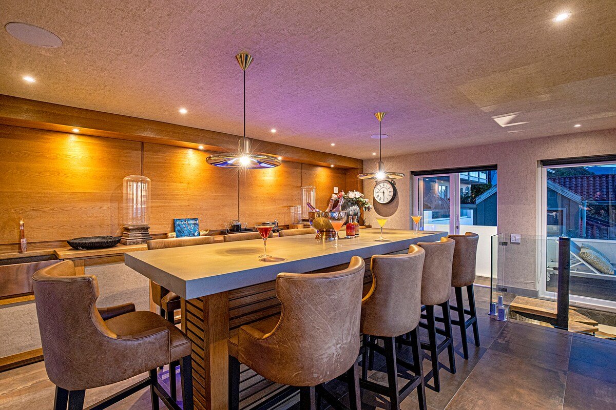 Clifton YOLO Spaces – Clifton Private Beach Villa gallery image 5