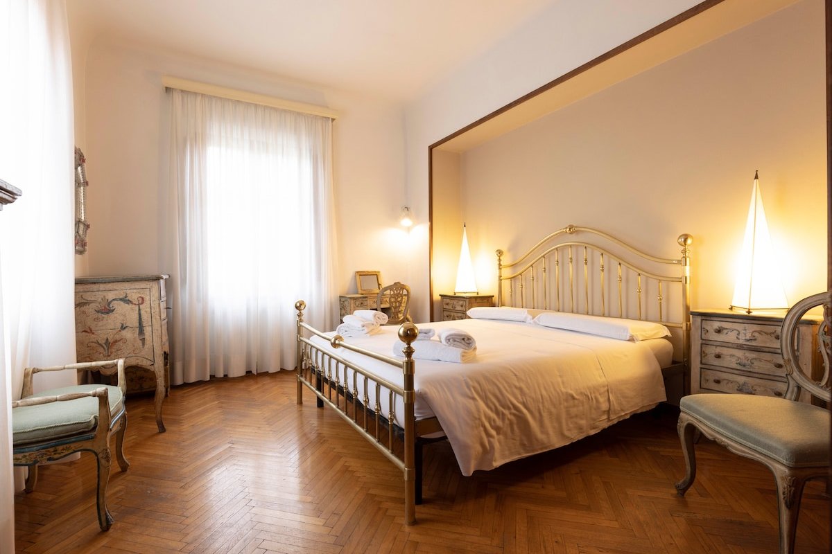 Palazzo Cecchi Florentine Apartment gallery image 5