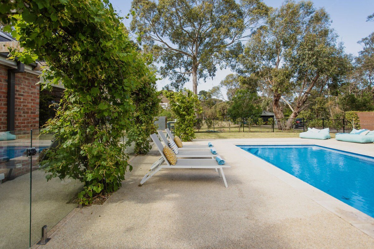 Pool – Spa – Basketball Court – Climbing Equipment gallery image 5