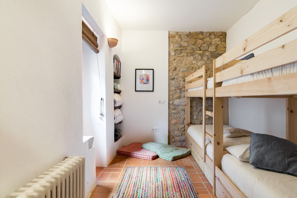 Preciosa masía del siglo XVII con jardín y piscina, recién restaurada. gallery image 3