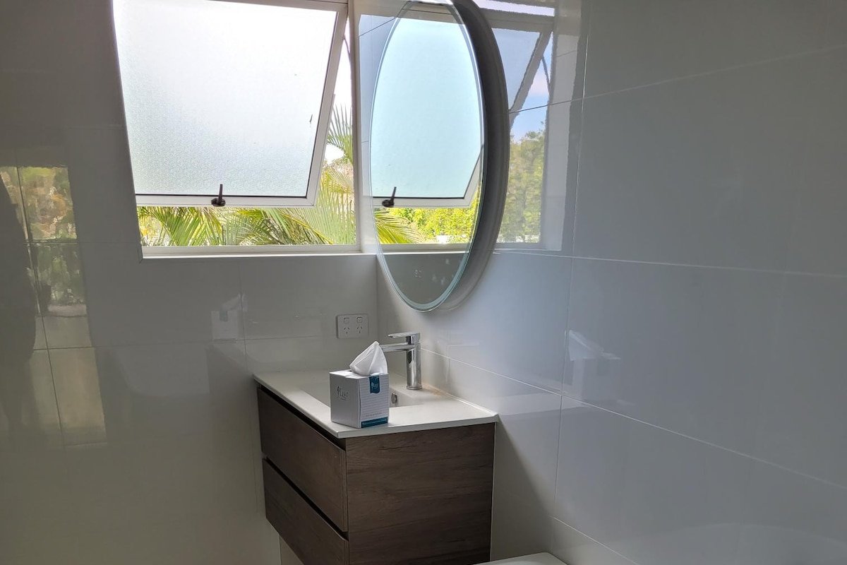 Top Floor Hideaway Apartment – 3 bedroom gallery image 3