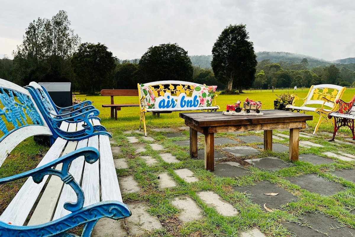 5 bedrooms with mountain views on a 2 acre lot gallery image 3