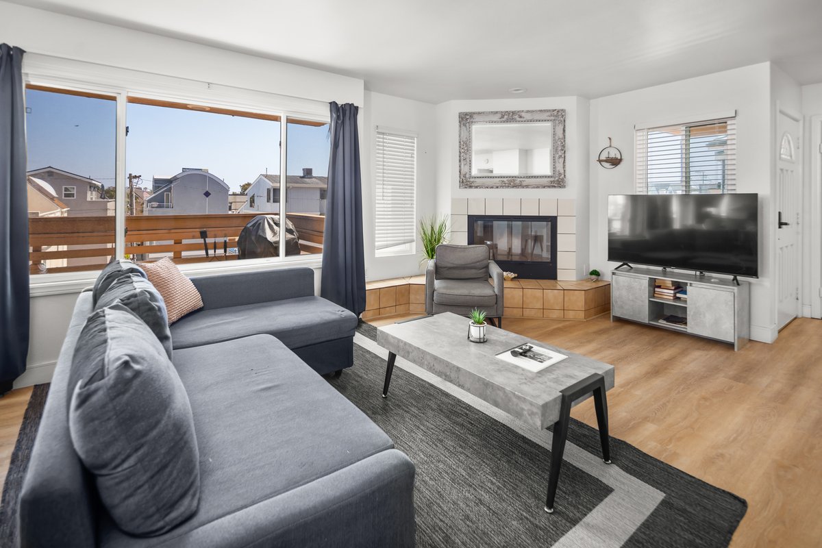 10 Bedroom Water View Home – North Mission Beach