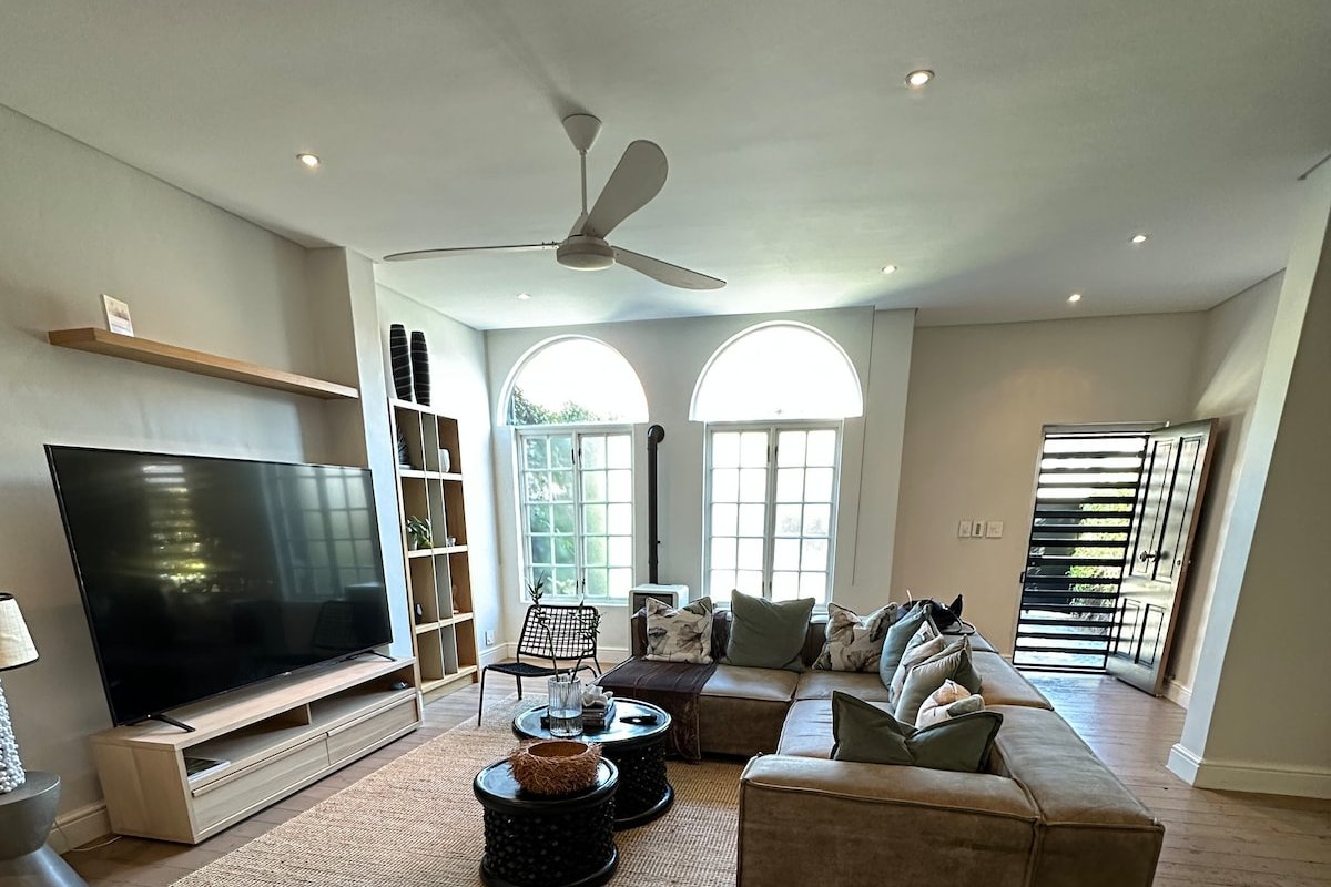 3 Anchor Bay Luxury Home gallery image 5