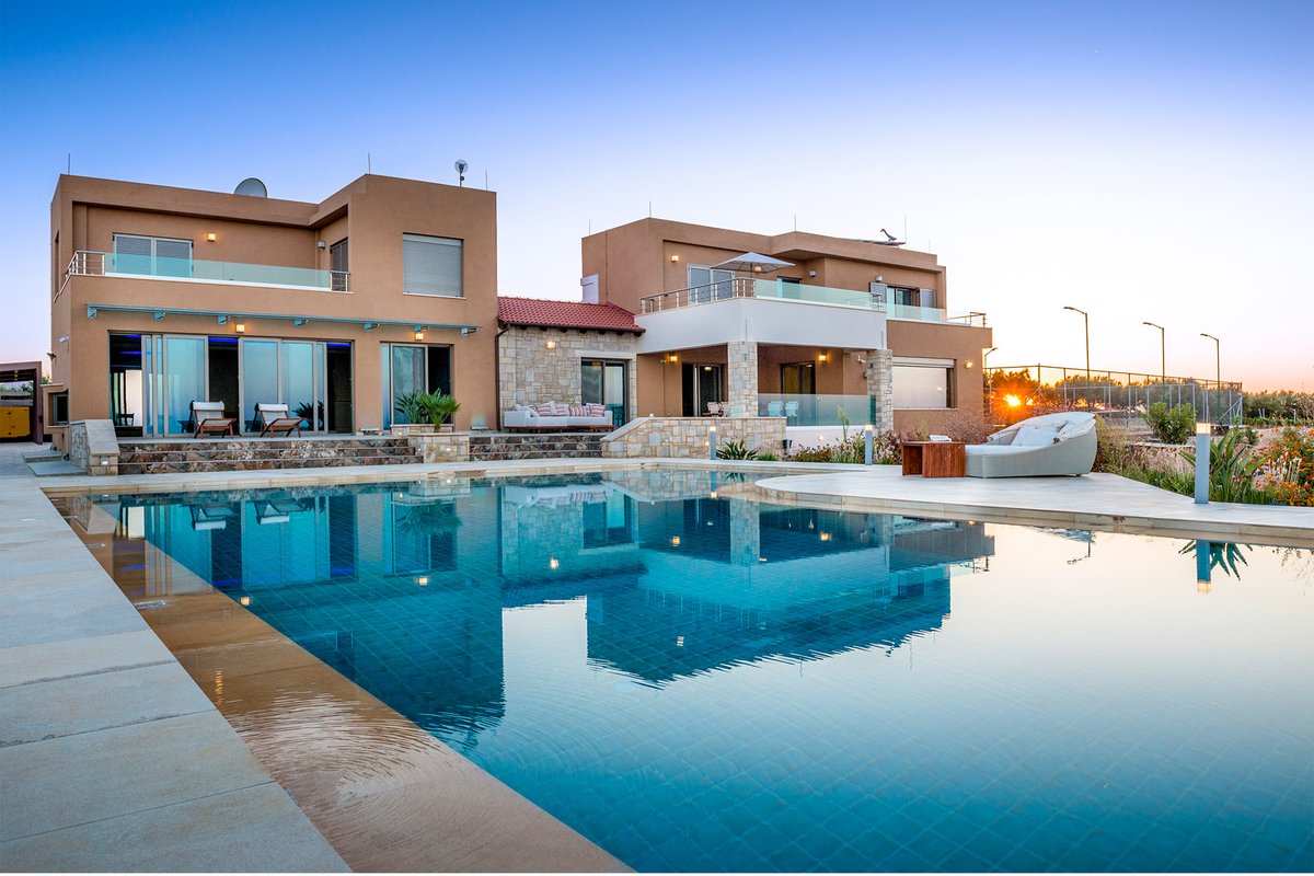 Private Pool/Indoor Pool & Spa/Tennis Court/Gym