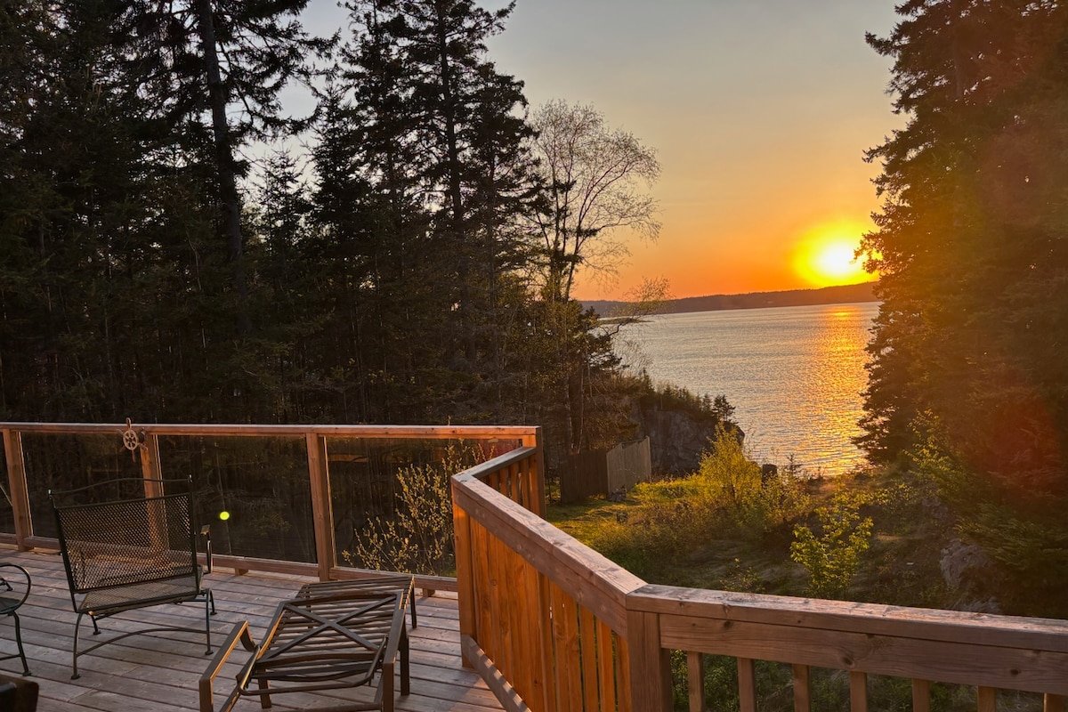 PERIWINKLE COTTAGE BY THE SEA-PRIVATE AND COZY gallery image 3