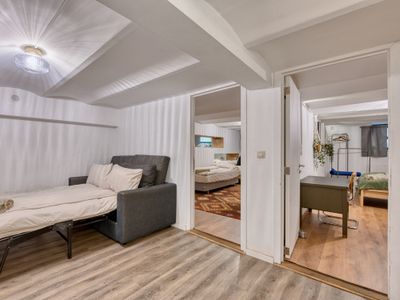 B2) Basic 3-Bedroom 2-Bath Basement Apt for 14 ppl