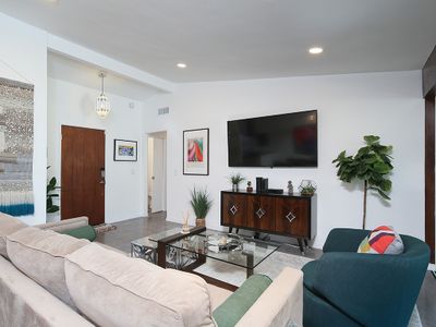 Cozy NoHo Retreat w/ Private Pool Near Universal