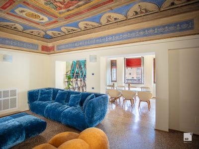 Urbanicooh Garisenda – Piazza Maggiore View