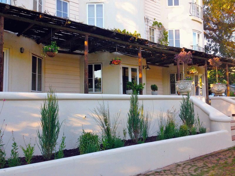 Photo 2 of Welgelee Constantia accommodation in Constantia, Cape Town with 4 bedrooms and 4 bathrooms