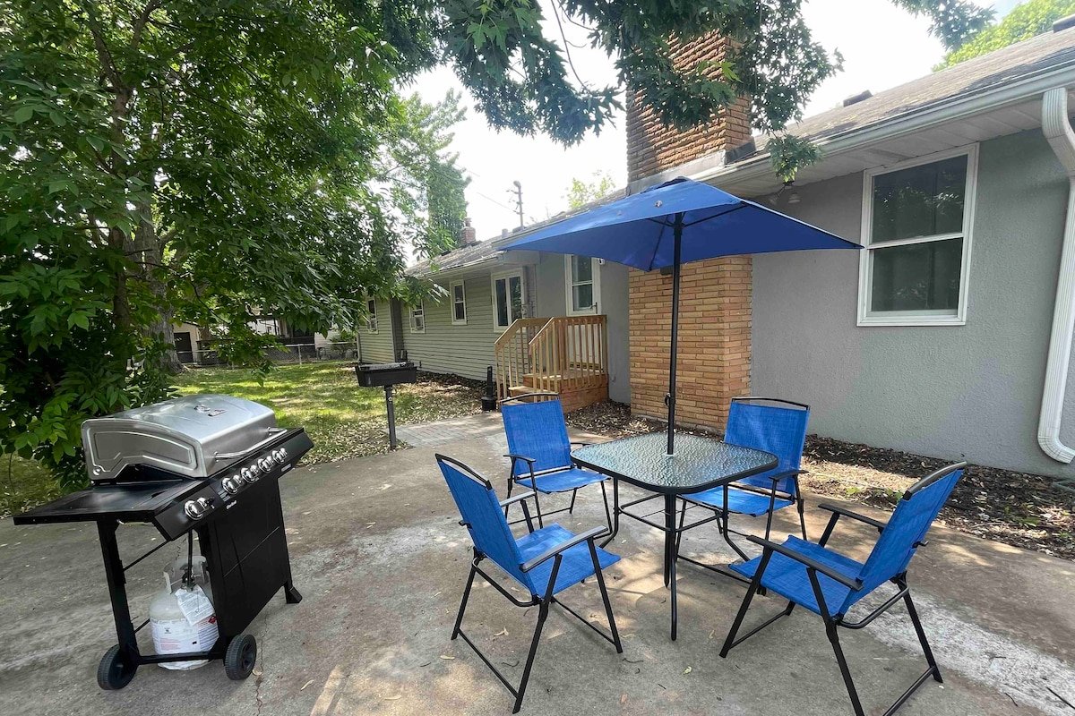 Lux Modern Oasis | WB Lake | Fenced Yard | Grill gallery image 3