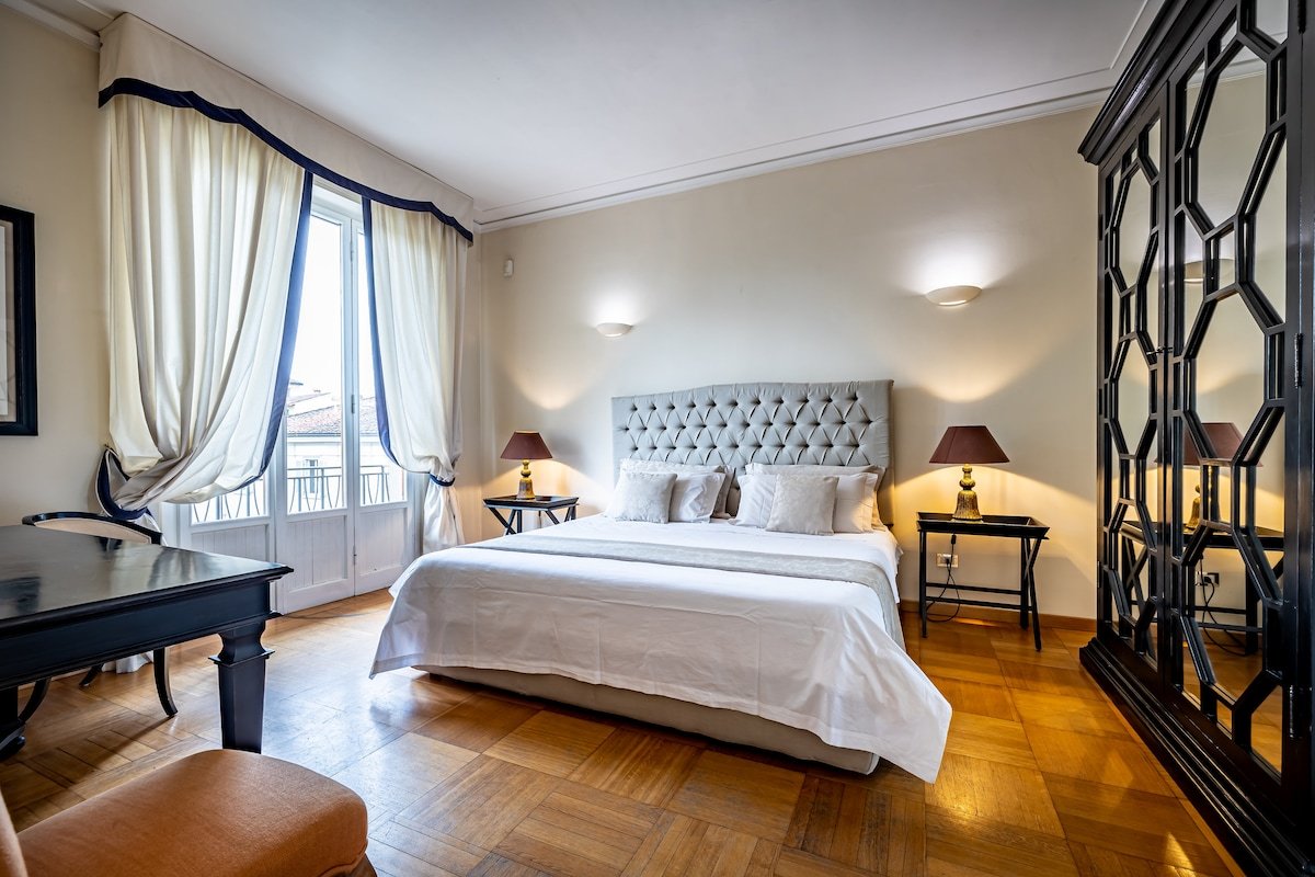 YID D’Azeglio luxury apartment with free parking gallery image 4