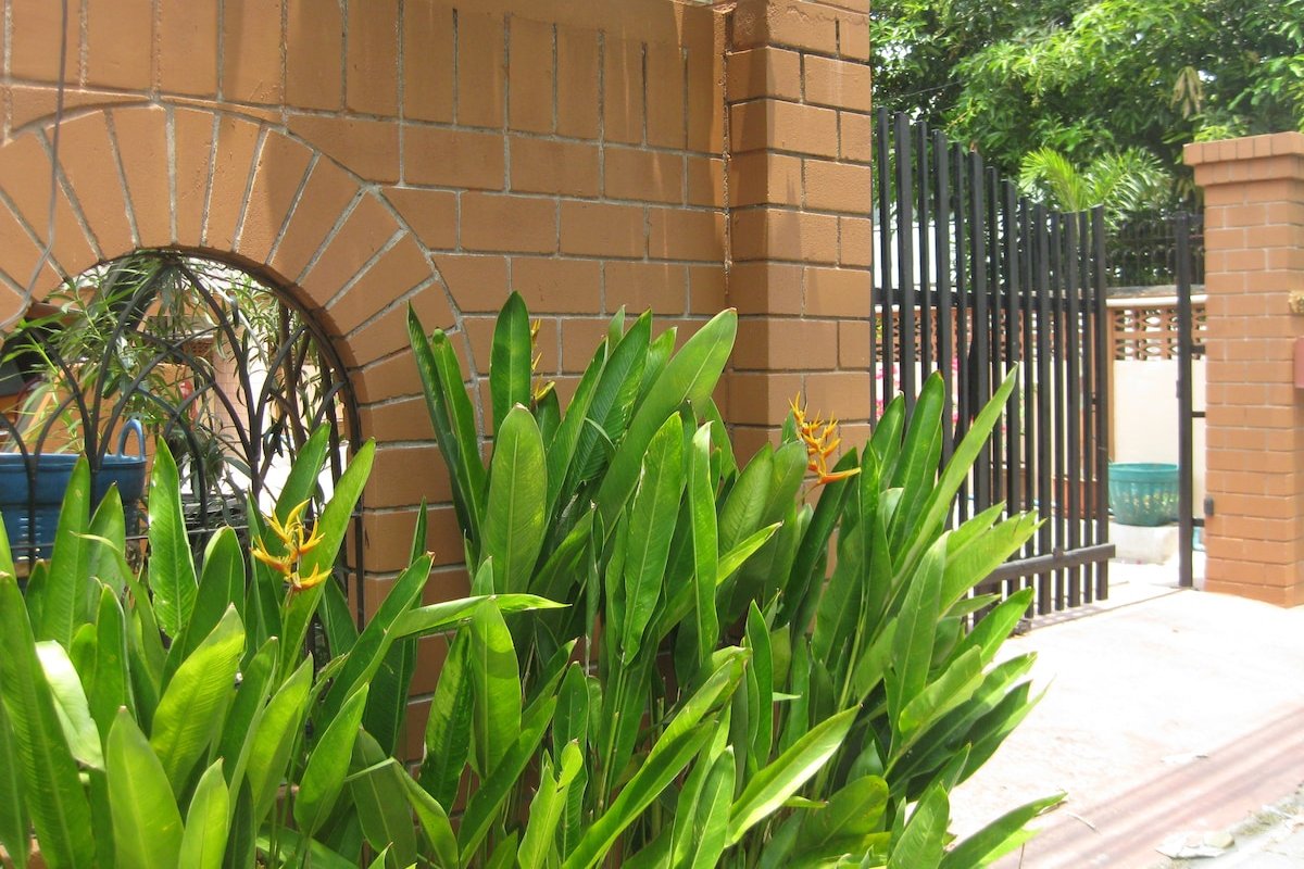 5 Bdrm Garden Home in Heart of Bangkok gallery image 3