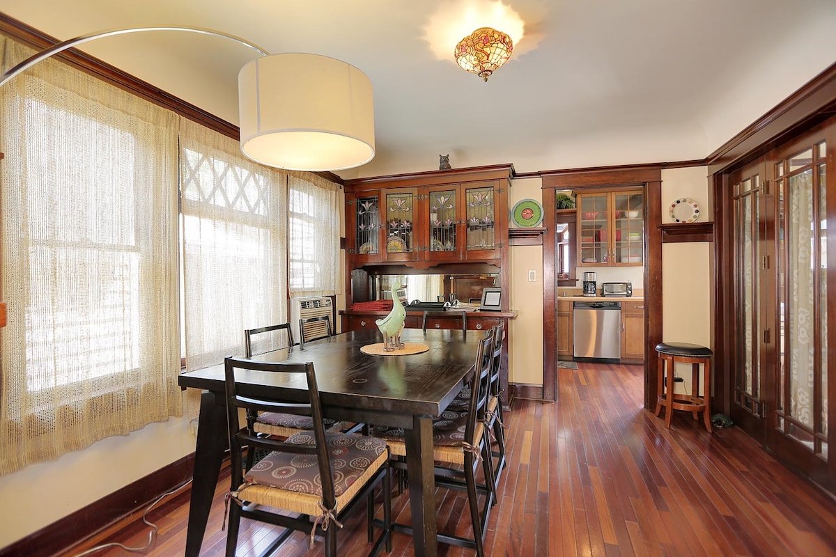 Block to the Beach – Amazing SantaMonica Craftsman gallery image 5