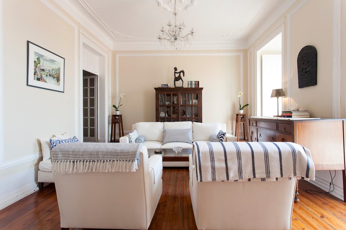 The Ultimate River View Balcony Apartment gallery image 4