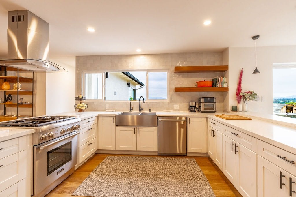 Outdoor Paradise-Mt Soledad-Pool-Hot Sauna-Views! gallery image 4