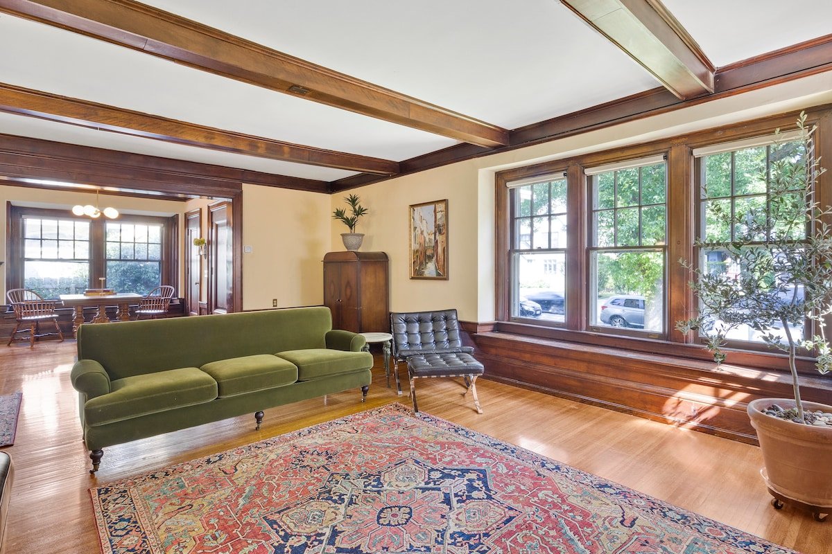 * Grand, Historic Park Ave Apt Home/ 3BR, 2.5BA * gallery image 3