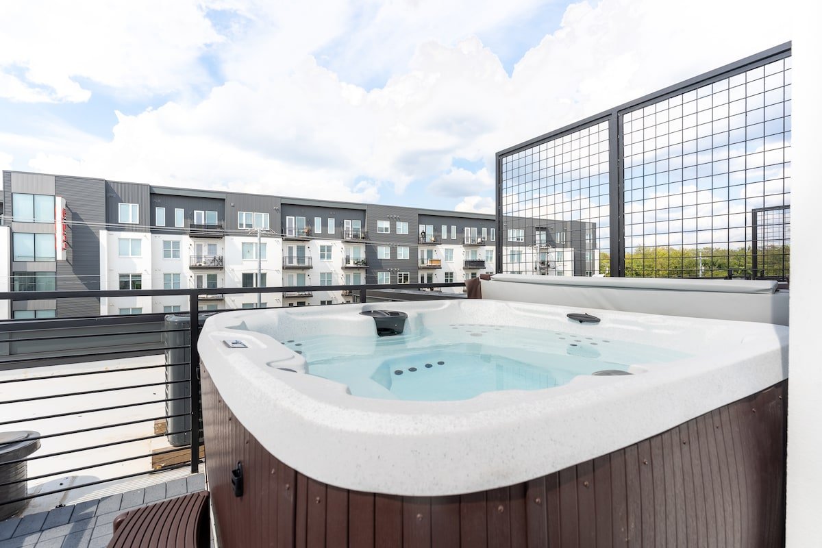 Chloe & Crosby at The Lucy – Dual Townhomes + Hot gallery image 5