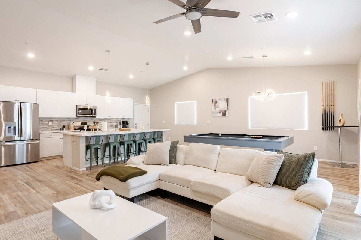 6 MILES from LAS VEGAS STRIP Spacious Family home gallery image 2