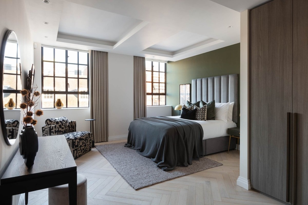 Parliament Square Apartments – Luxury 3-Bed 3 Bath gallery image 2