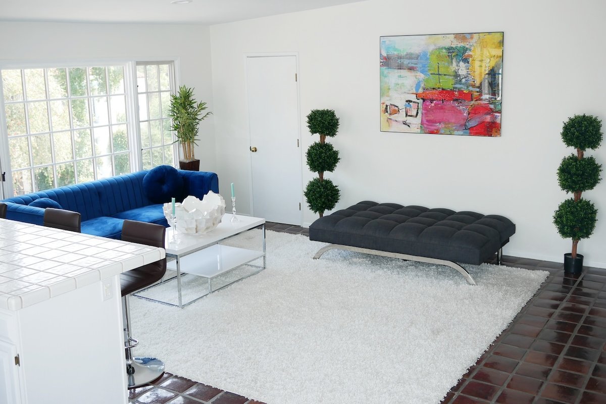 Top Floor.10% OFF! No shared walls!Super Bright. gallery image 3