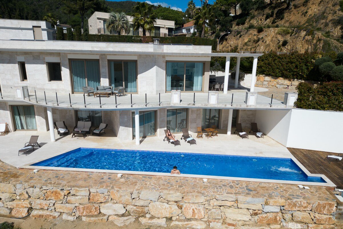 Prívate beach, Warm swimming pool and sauna gallery image 3