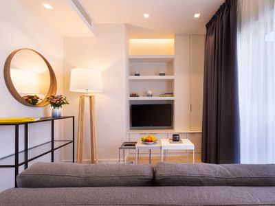 Family 2BDR apartment with balcony, near Syntagma