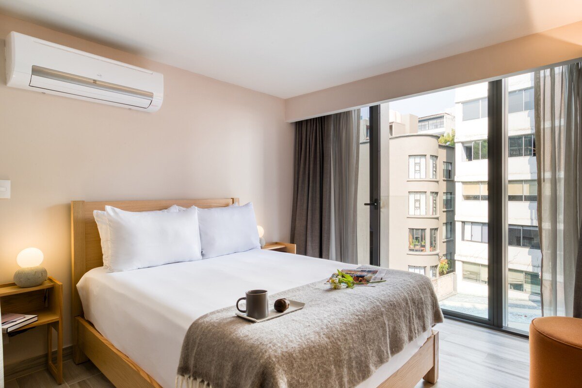 Modern Balcony Apt in Upscale Location+Rooftop+Gym gallery image 4