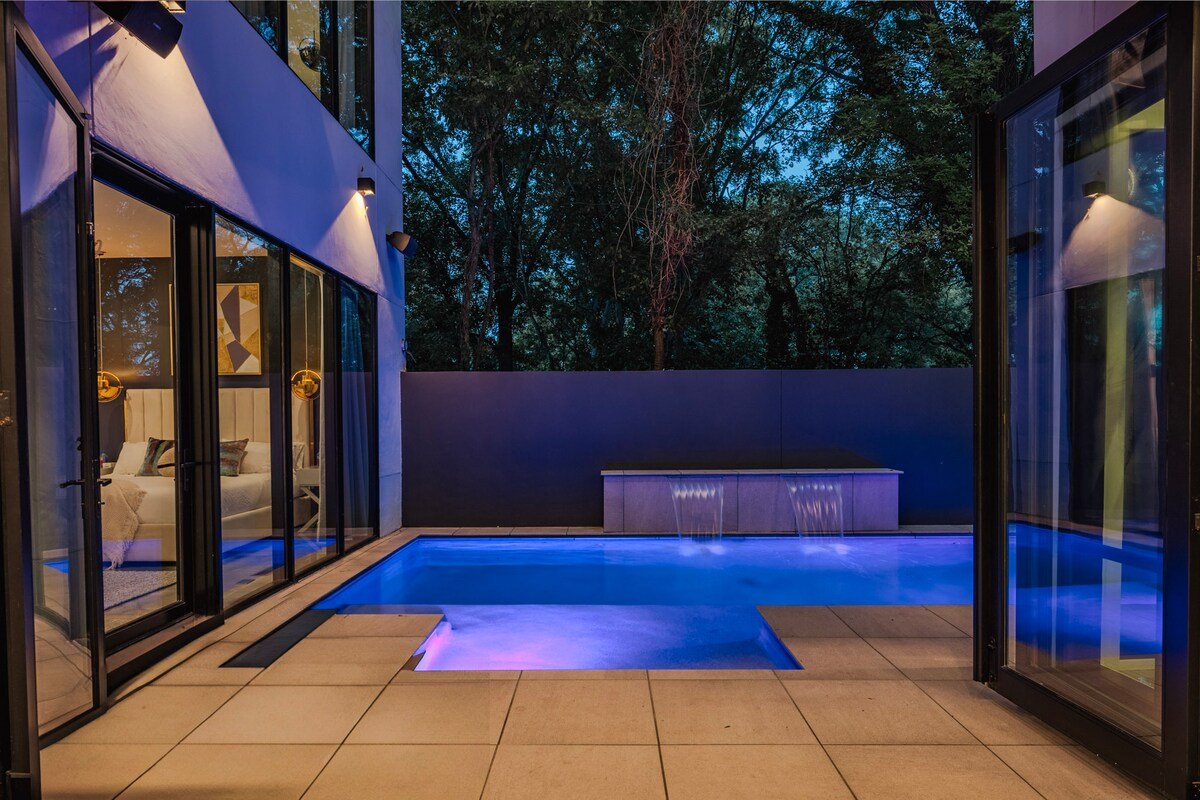 Midtown Modern Showpiece | Production | Insurance gallery image 5