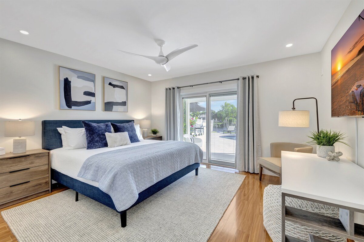 796 Serene 4BR Villa – Tiki Hut, Pool & Waterfront gallery image 3