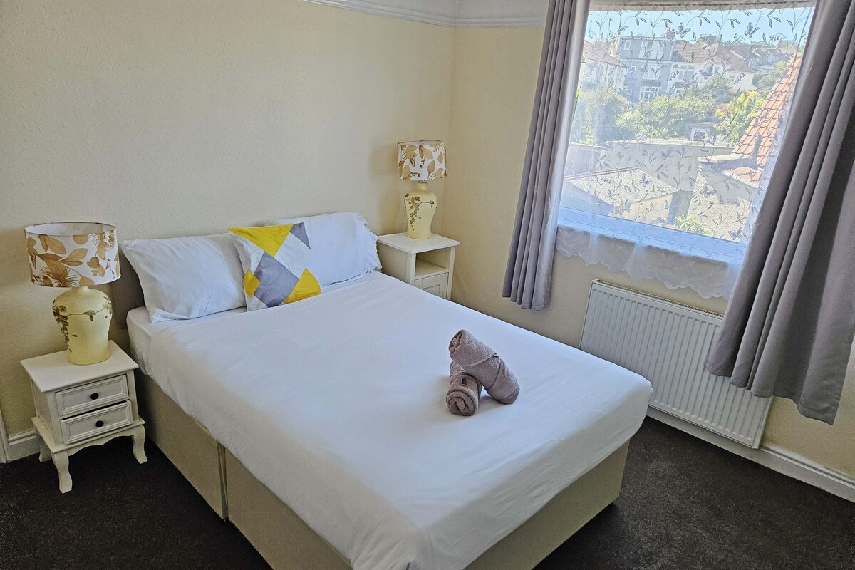 4-Bed Fast WiFi, Self Check-In, Parking nr UWE gallery image 4