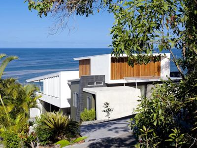 Coolum Bays Beach House, sleeps 12, ocean views