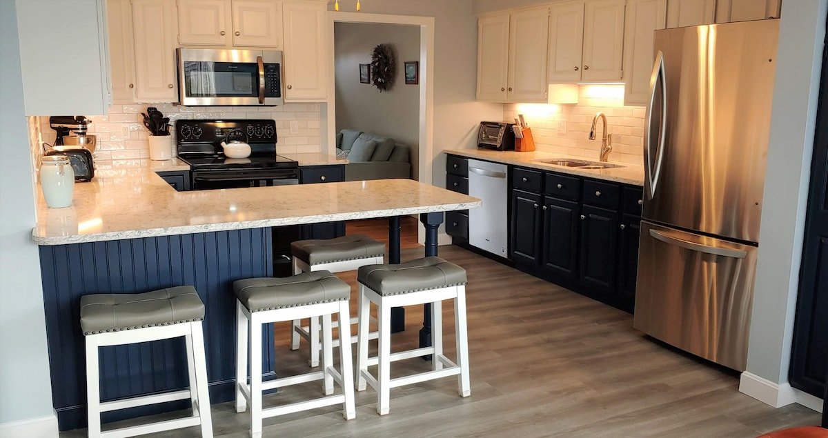 Private POOL, Central AC, Walk to beach, king MBR gallery image 5