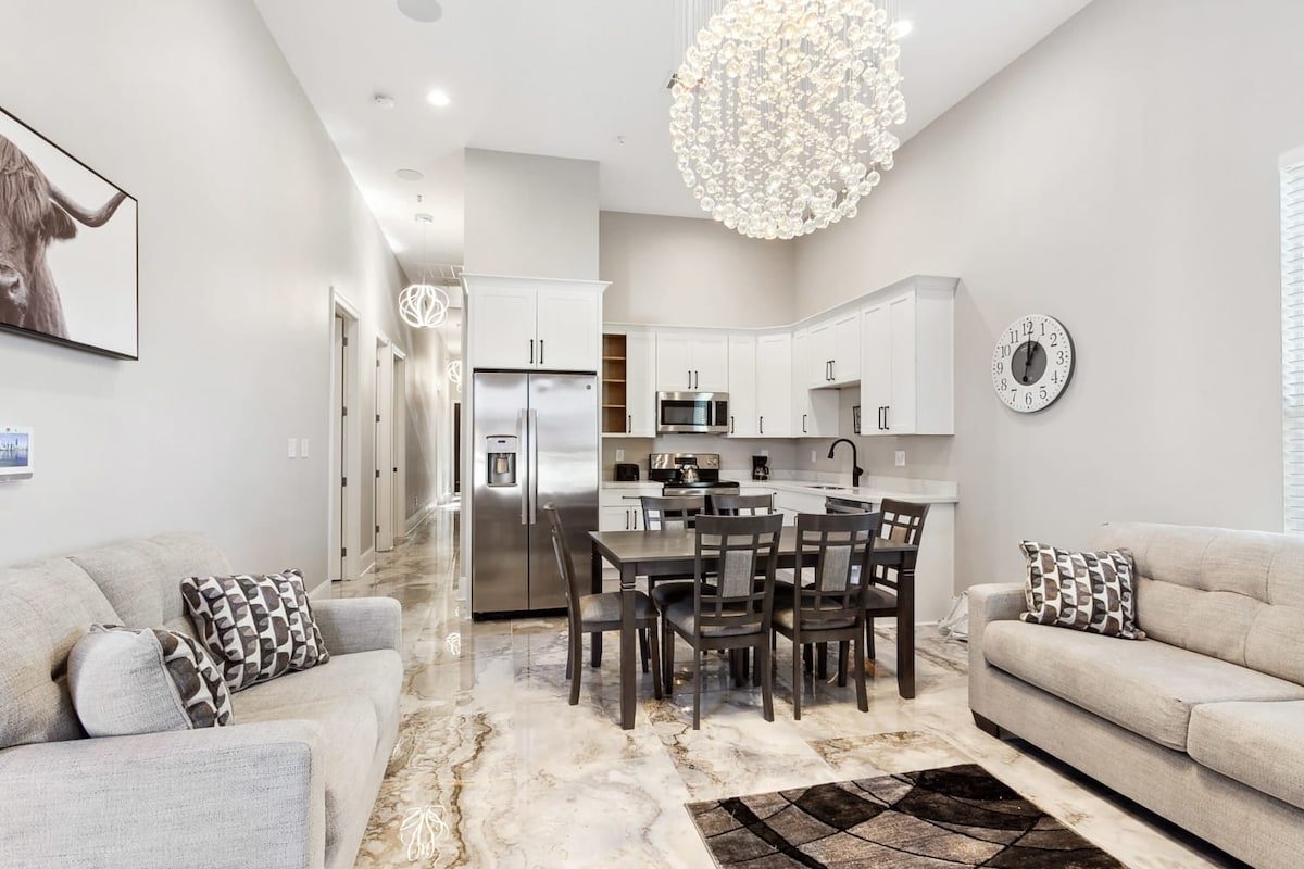 Luxury Mini Mansion: Near French Quarter gallery image 3