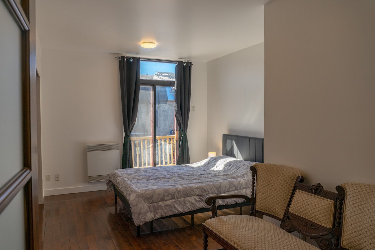 Spacious 3 Bedroom Apartment in Heart of Montreal gallery image 4