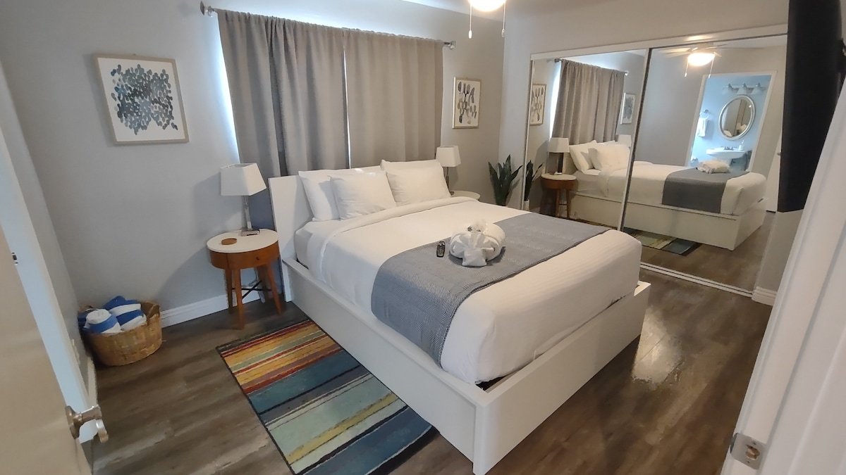 2 Bd 2bth- Blue Agate- 1.5 Blk to Beach Nice Clean gallery image 4