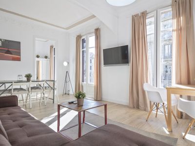 Impressive Modernist Apt. 6 pax in Eixample